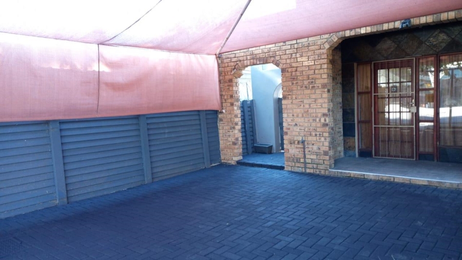 Commercial Property for Sale in Oos Einde North West